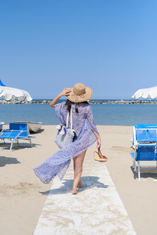 Hotel Thea Bellaria-Igea Marina Buitenkant foto