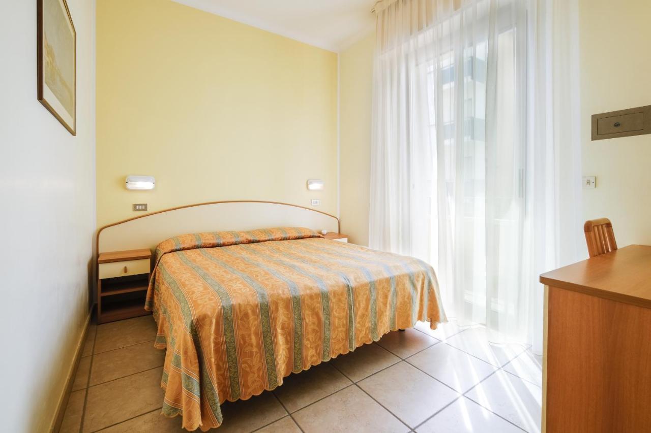 Hotel Thea Bellaria-Igea Marina Buitenkant foto