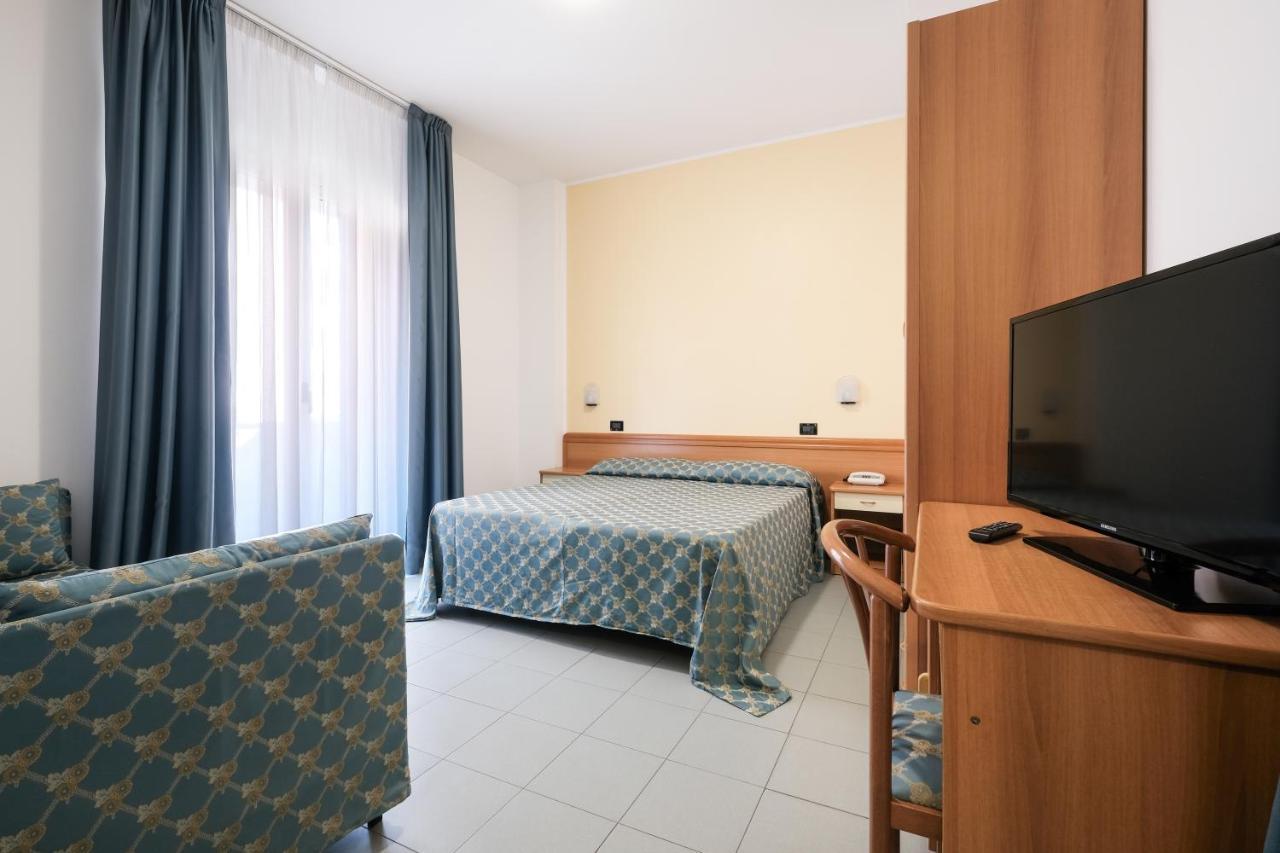 Hotel Thea Bellaria-Igea Marina Buitenkant foto