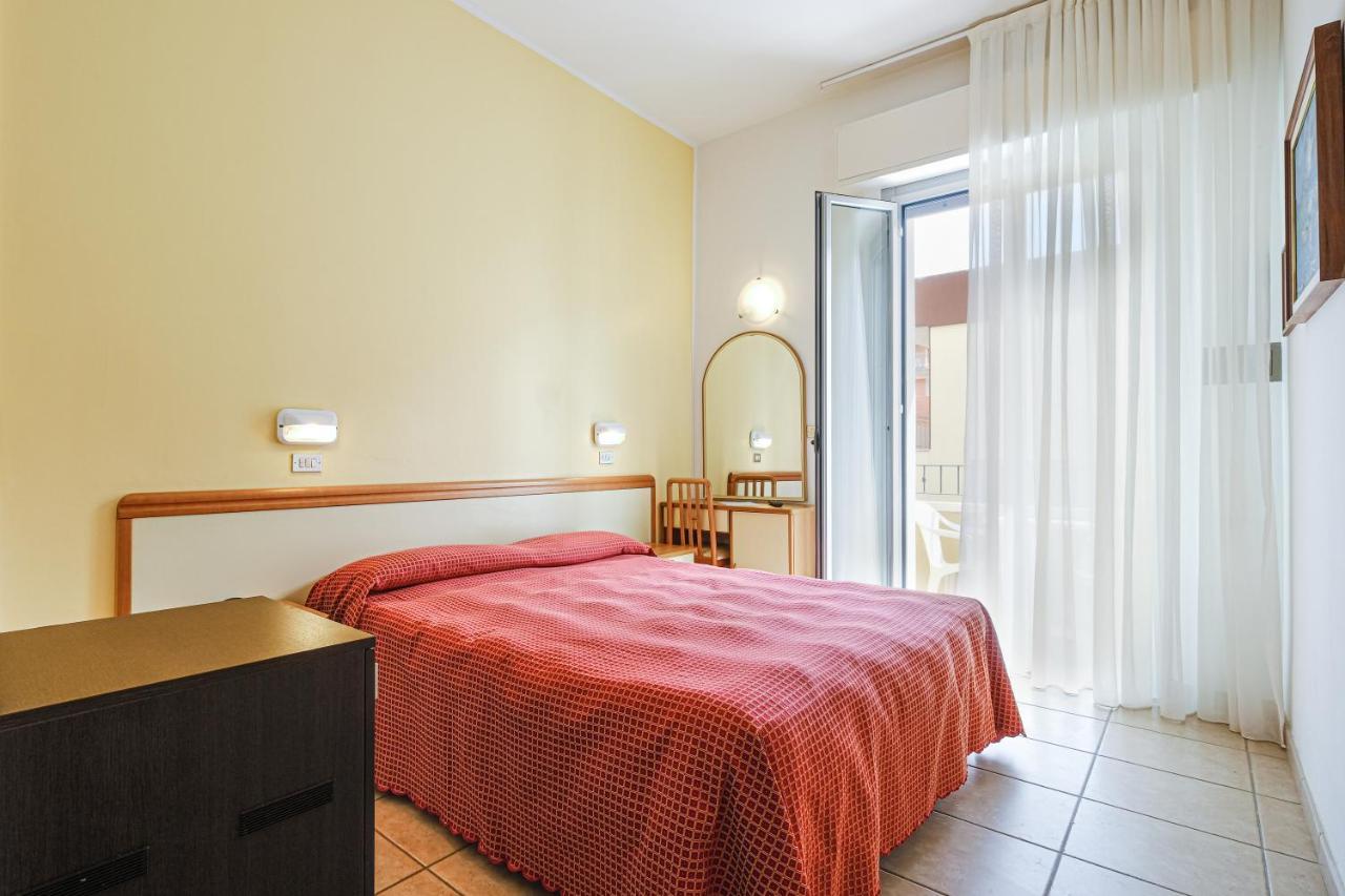 Hotel Thea Bellaria-Igea Marina Buitenkant foto