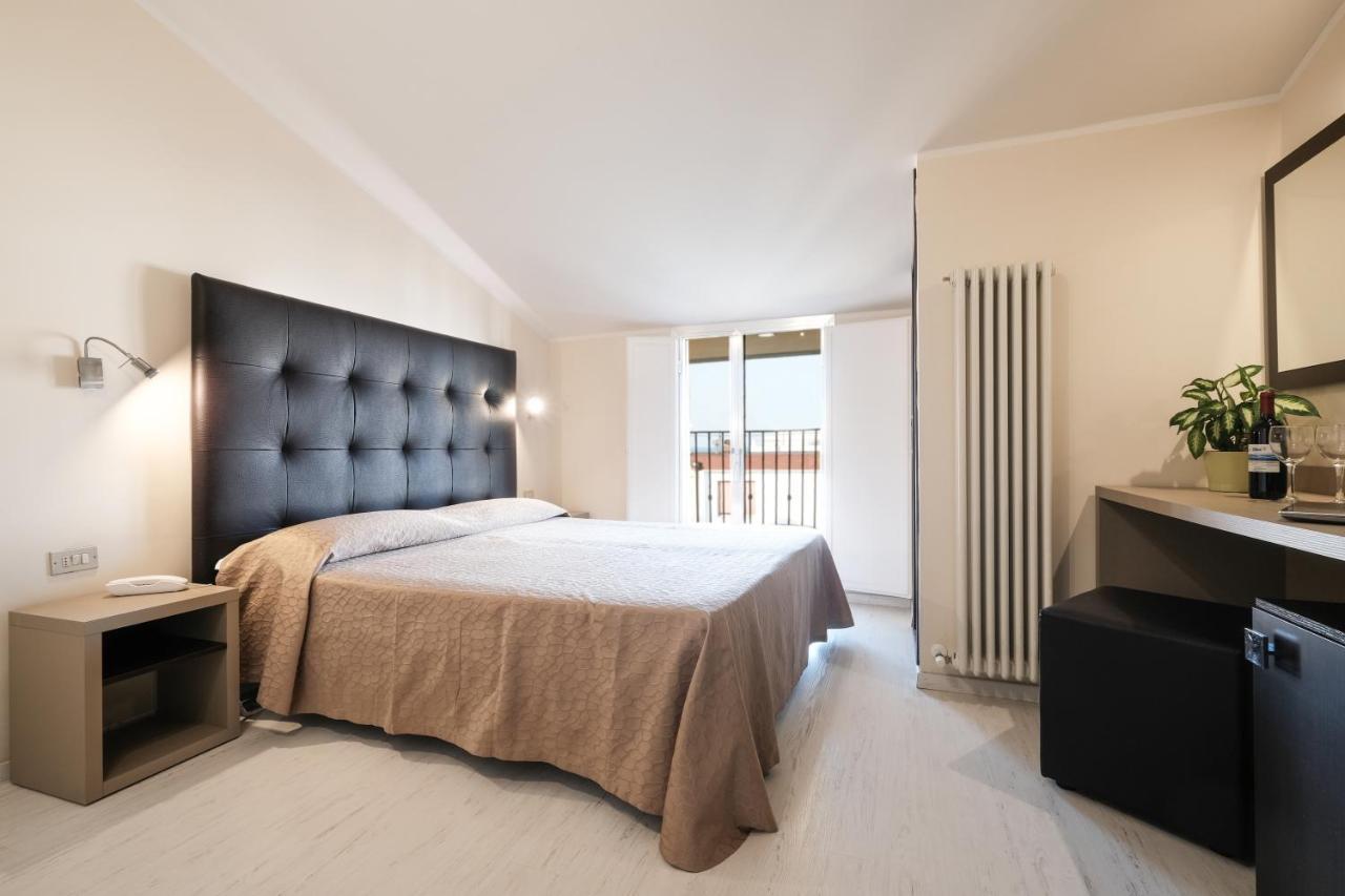 Hotel Thea Bellaria-Igea Marina Buitenkant foto