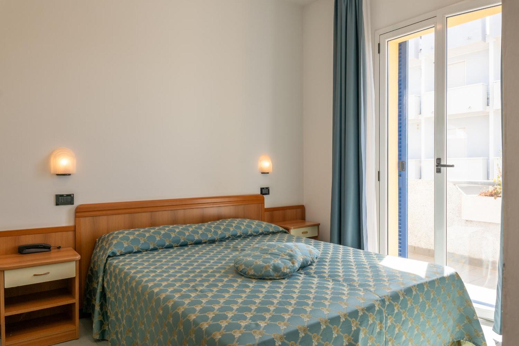 Hotel Thea Bellaria-Igea Marina Buitenkant foto