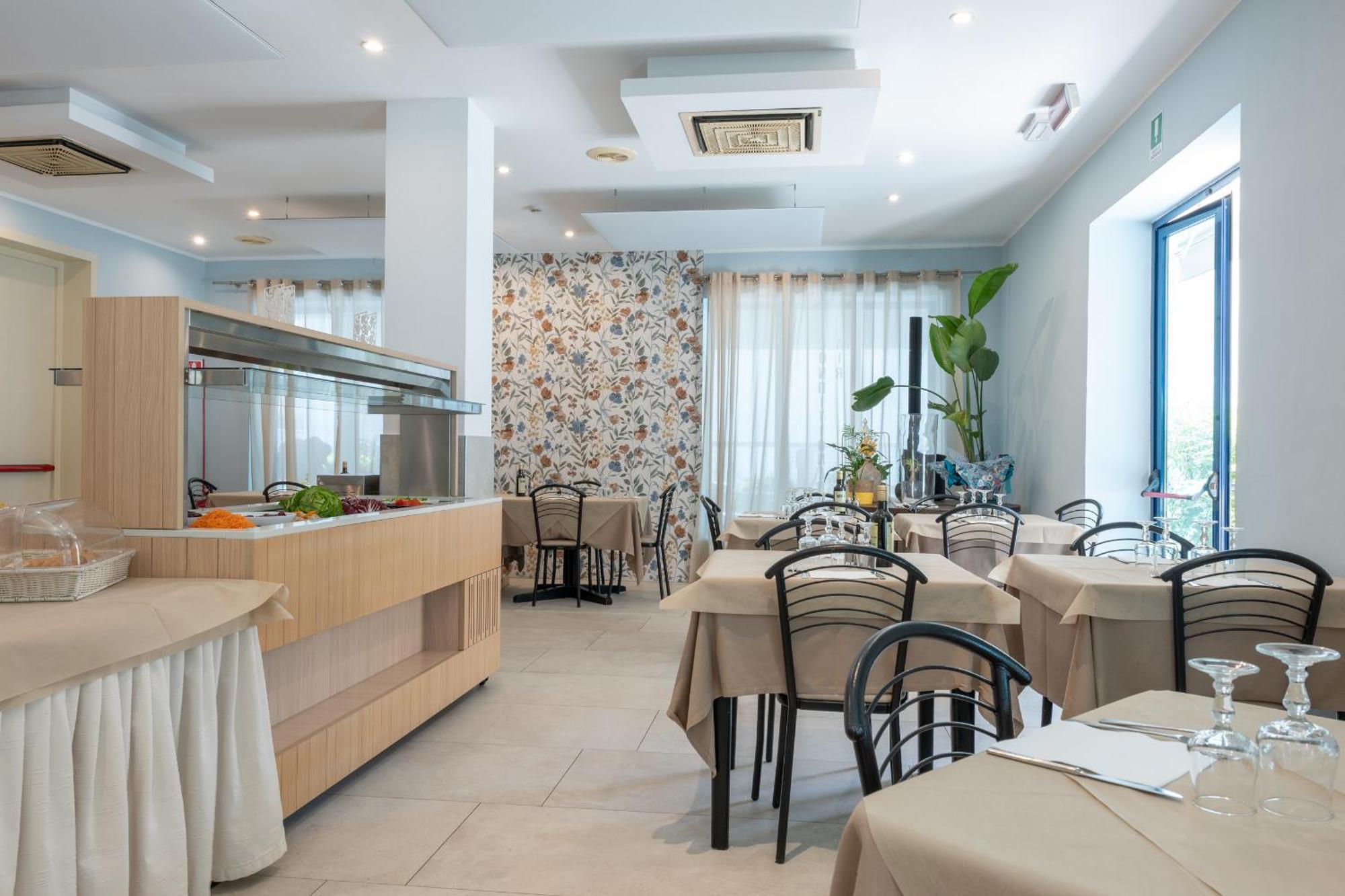 Hotel Thea Bellaria-Igea Marina Buitenkant foto