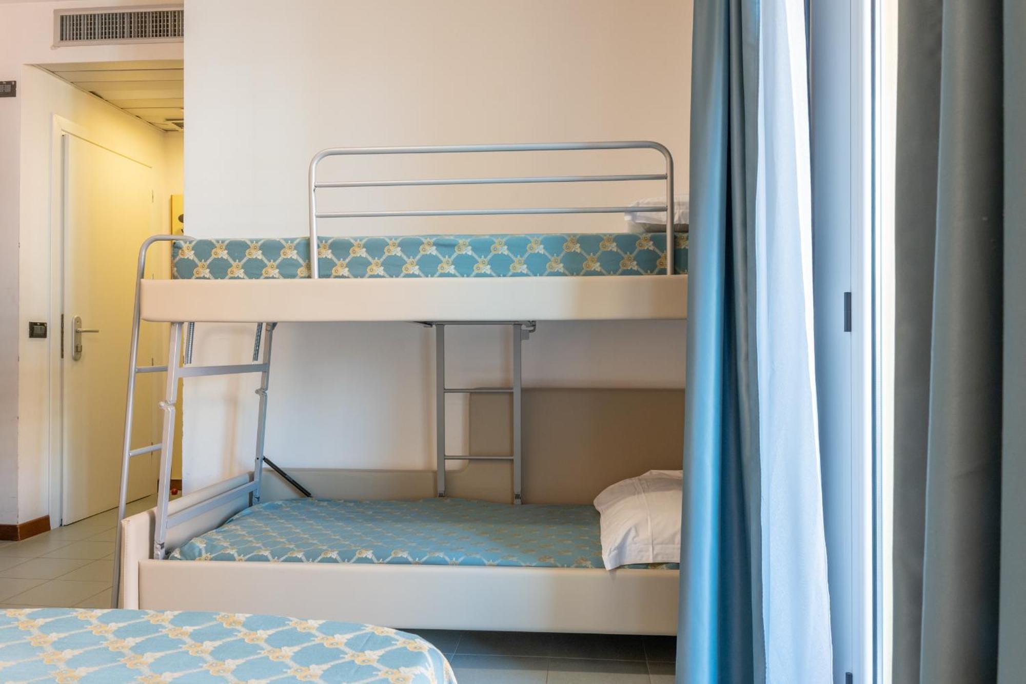 Hotel Thea Bellaria-Igea Marina Buitenkant foto