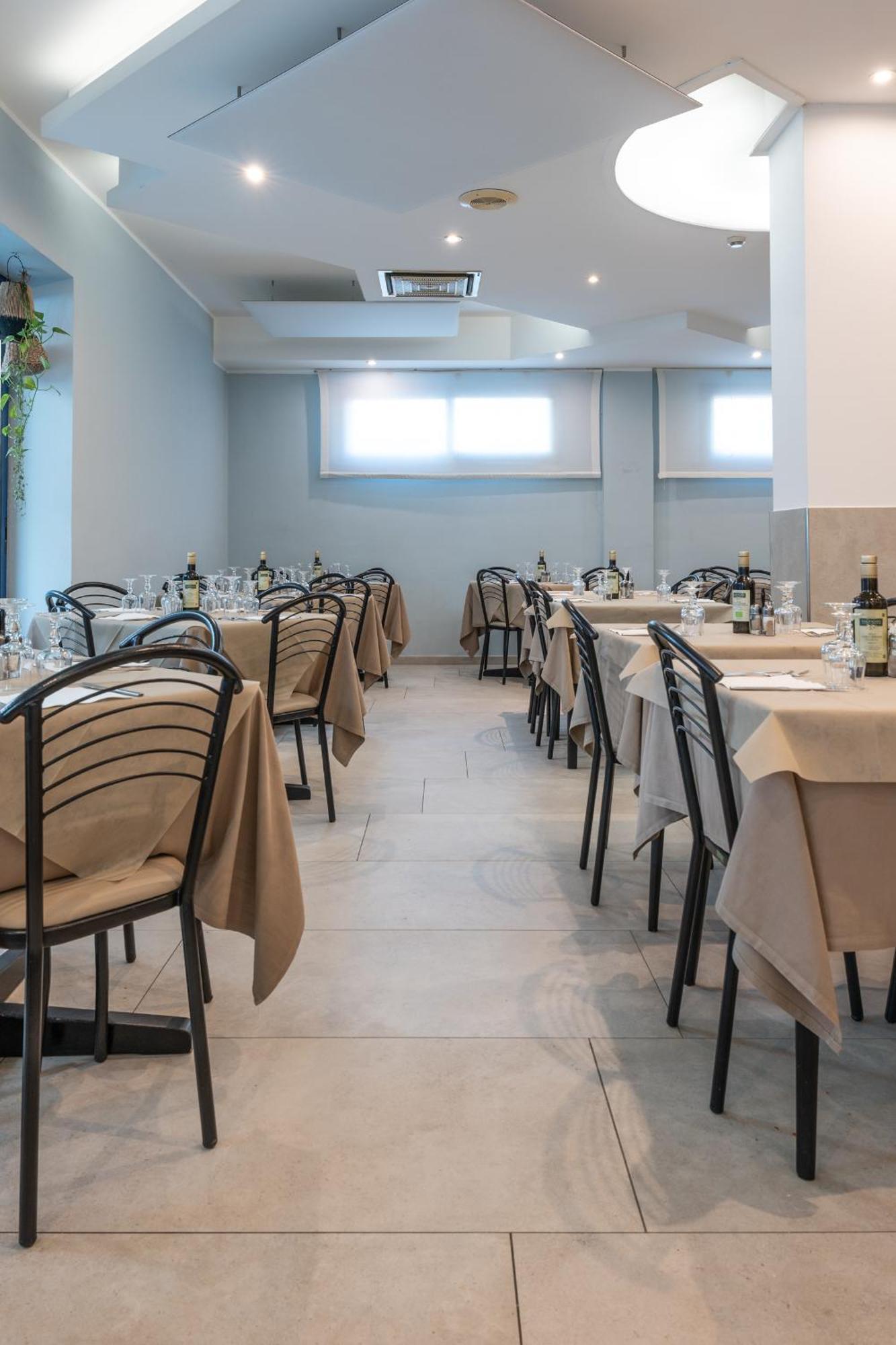 Hotel Thea Bellaria-Igea Marina Buitenkant foto